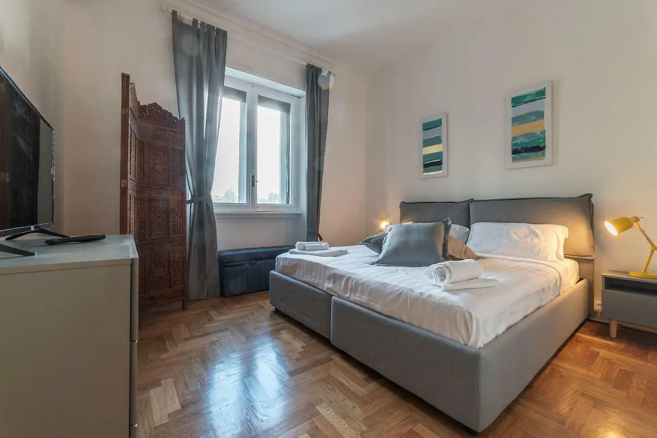 Tiber Stylish Apartment Rome Italy